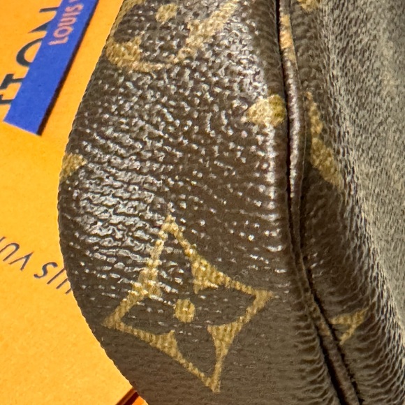 NWT LV mini Pochette Christmas collection 2022! - Picture 13 of 16